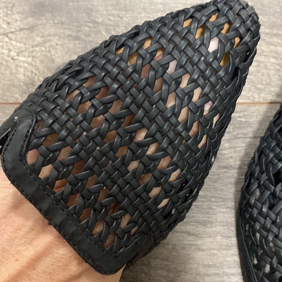 Black textured pointy toe shoe - Picture 7 of 7